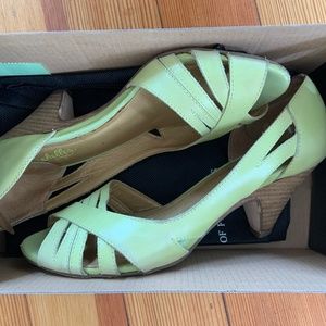 Seychelles wood heels w/ light lime green leather